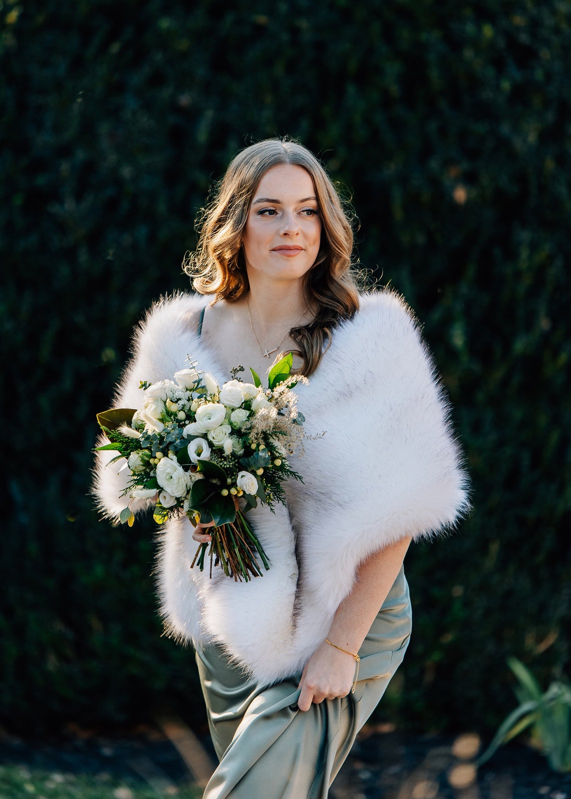 Kość słoniowa z czarnymi tipsa – Stole Wedding Shawl recenzja i cena