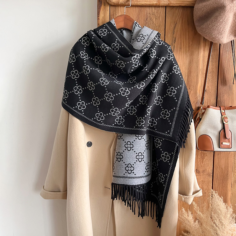 Marki Żakardowy wzór Zimowy dw – Woven Scarf Blanket recenzja i cena