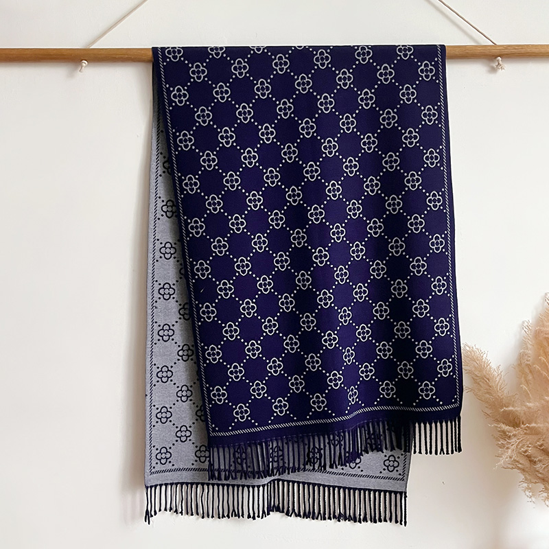 Marki Żakardowy wzór Zimowy dw – Woven Scarf Blanket recenzja i cena